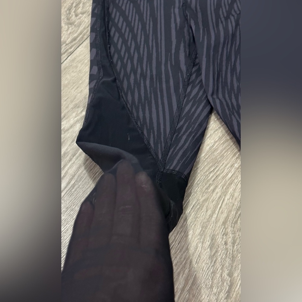🖤 ALO YOGA Motion Mesh Leggings - Size Small 🖤 - Picture 4 of 8